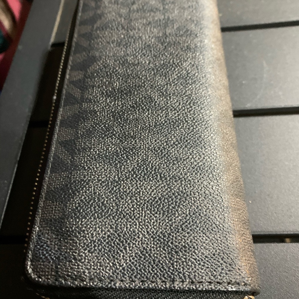 Micheal kors wallet